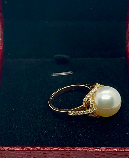 Stylish lines 18K gold diamond and pearl ring